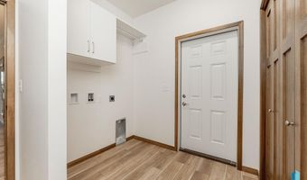 901 S Brek Ave, Brandon, SD 57005