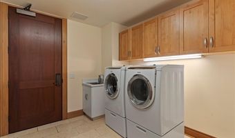 1 Bay Dr 5104, Lahaina, HI 96761