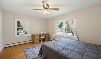 34 Foxhill Ave, Bristol, RI 02809
