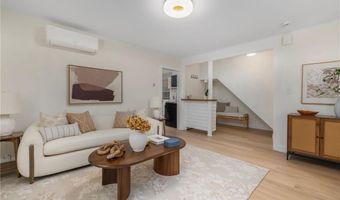 28 Young St 1, Newport, RI 02840