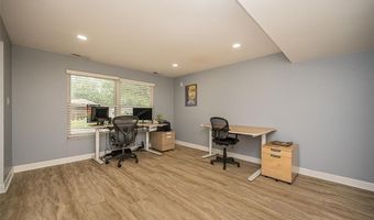 508 Arborwood Dr, Ballwin, MO 63021