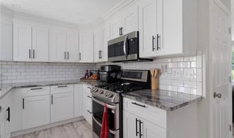 5 Versailles St, Cranston, RI 02920