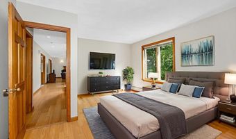 8 Horseshoe Dr, Acton, MA 01720