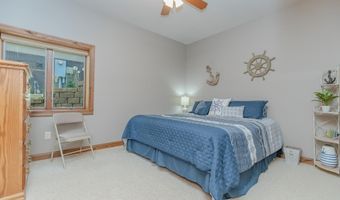 932 Emerald Pines Dr, Arnolds Park, IA 51331