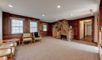 141 Dowd Ave, Canton, CT 06019