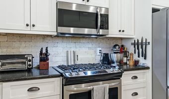 608 Cottage Ln, Benton, AR 72019