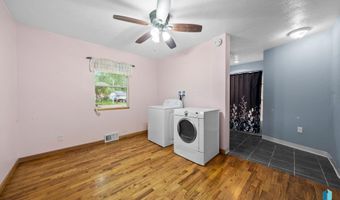 313 S 6th Ave, Brandon, SD 57005