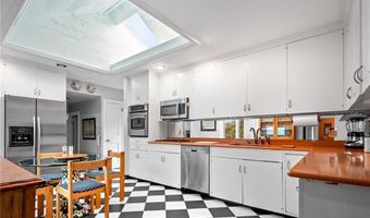 18 Ledge Rd, Newport, RI 02840