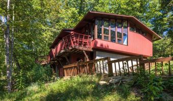 15 Angela St, Athens, OH 45701