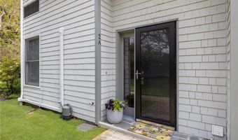 421 Bellevue Ave 2A, Newport, RI 02840