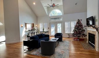 3310 WYNDHAM Cir 215, Alexandria, VA 22302