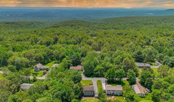 179 Chippewa Trl, Albrightsville, PA 18210