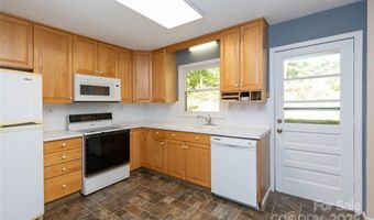6 Woodmere Dr, Arden, NC 28704