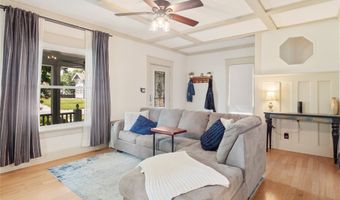 705 38th St, Des Moines, IA 50312