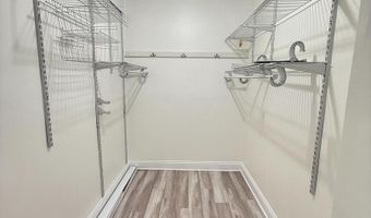 2059 HUNTINGTON Ave 111, Alexandria, VA 22303