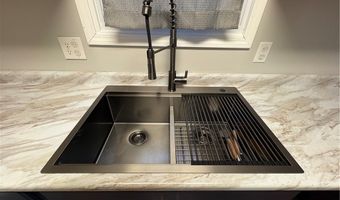 110 Habant Dr, Amherst, OH 44001