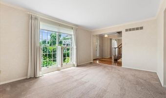 14 Cambridge Circle Ct, Ballwin, MO 63011