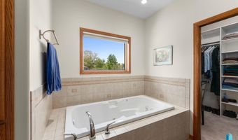 608 N Riverwood Cir, Brandon, SD 57005