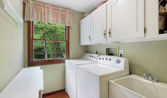 450 Eldridge Rd, Aurora, OH 44202