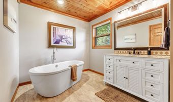 N1575 SILVER CANOE Road, Keshena, WI 54135