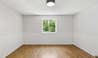 32 Briarwood Rd, Lincoln, RI 02865