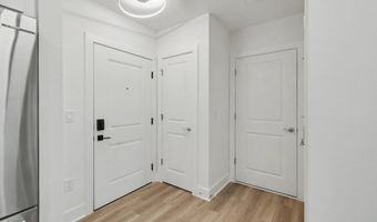 701 N HENRY St 206, Alexandria, VA 22314