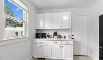 11 Whitwell Pl, Newport, RI 02840