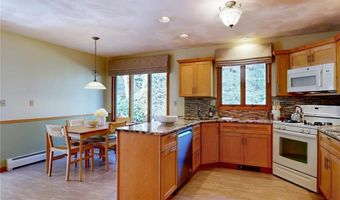 40 Phenix Ridge Dr, Cranston, RI 02921