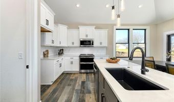 20322 166th St, Basehor, KS 66007
