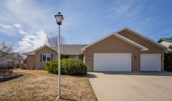 1415 Birchwood Ln, Aberdeen, SD 57401