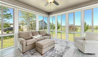 15006 Leavenworth Rd, Basehor, KS 66007