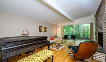 74 Woods Rd, Bethany, CT 06524