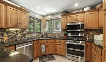 102 Greenhurst Ct, Auburn, IN 46706