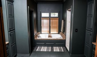 3330 Edgewood Ave, Baxter Springs, KS 66713