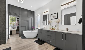 526 ISLEBAY Dr, Apollo Beach, FL 33572