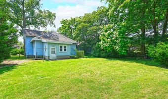 23 Maple Dr, Amityville, NY 11701