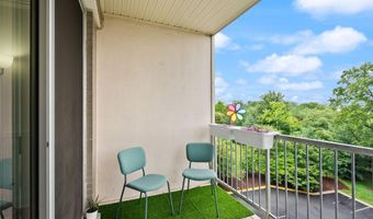 4977 BATTERY Ln 1-711, Bethesda, MD 20814
