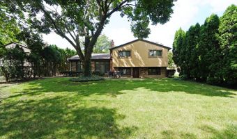 3229 N Volz Dr E, Arlington Heights, IL 60004