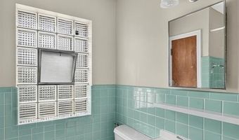 105 N Elm St, Ballwin, MO 63011