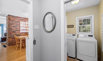 10 Buttonwood Rd, Bedford, NH 03110