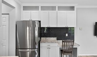6 Harbor Pkwy, Clinton, CT 06413