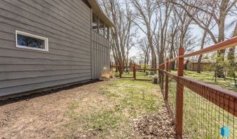 107 E Willow St, Beresford, SD 57004