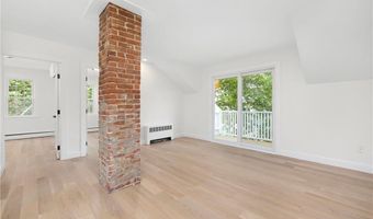 28 Young St 3, Newport, RI 02840