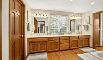 500 Pompadour Dr, Ashland, OR 97520