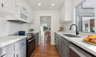 1034 Trellis Ln, Alameda, CA 94502