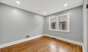 5516 Raceview Ave, Cincinnati, OH 45248