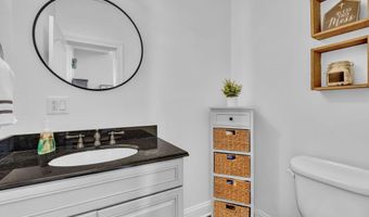 40 Hillview Dr, Bangor, ME 04401