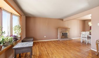 81 Elm St, Beachwood, NJ 08722