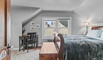 129 Bliss Mine Rd, Newport, RI 02840