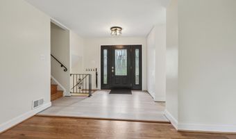 4907 CHANTICLEER Ave, Annandale, VA 22003